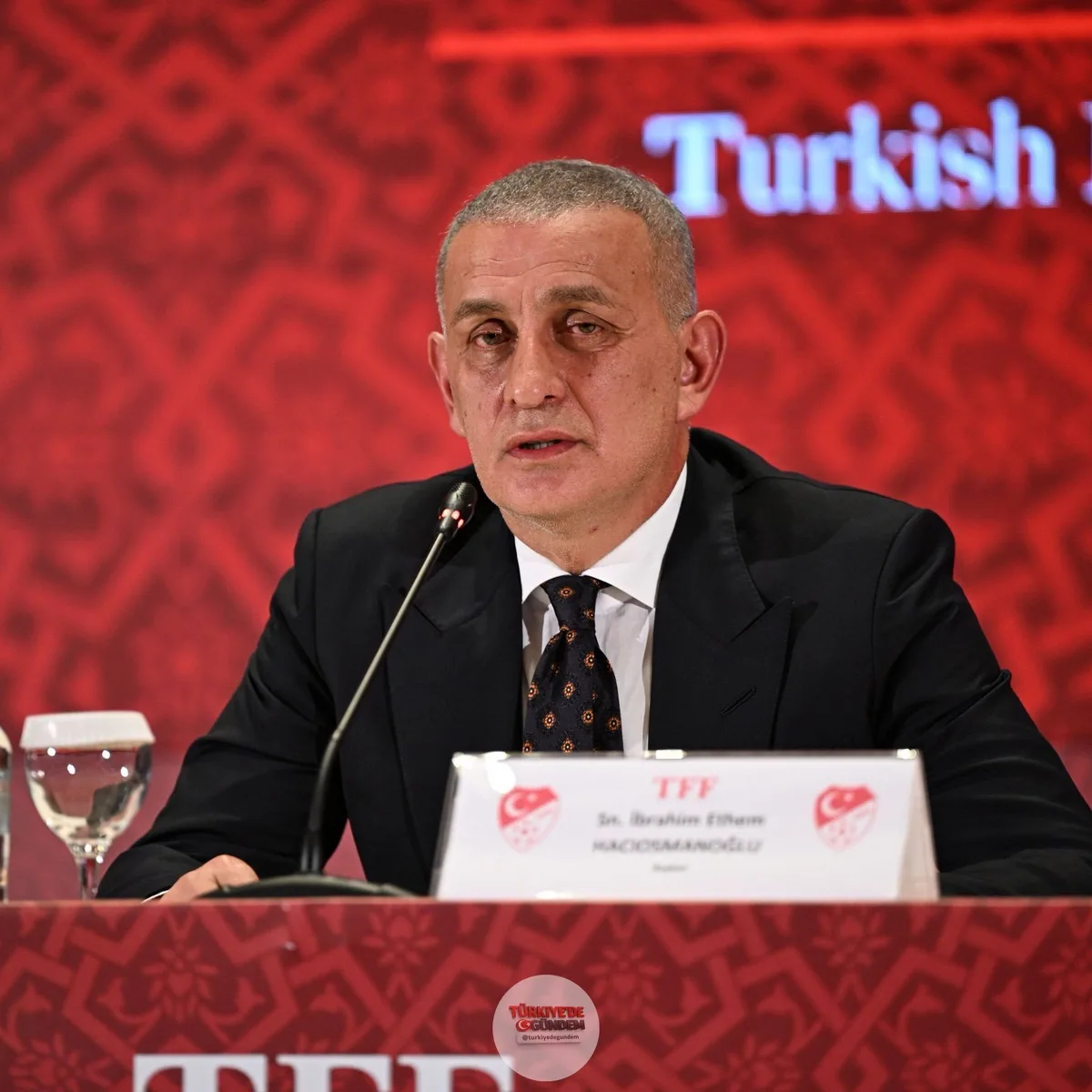 İbrahim Hacıoğlu: "İnanabiliyor musunuz? İki gün iki gece sinirden ağladım. Her iki maçta da inanılmaz şeyler yaşandı ve bunlar futbol tarihine geçti." (Bahar Feyzan)