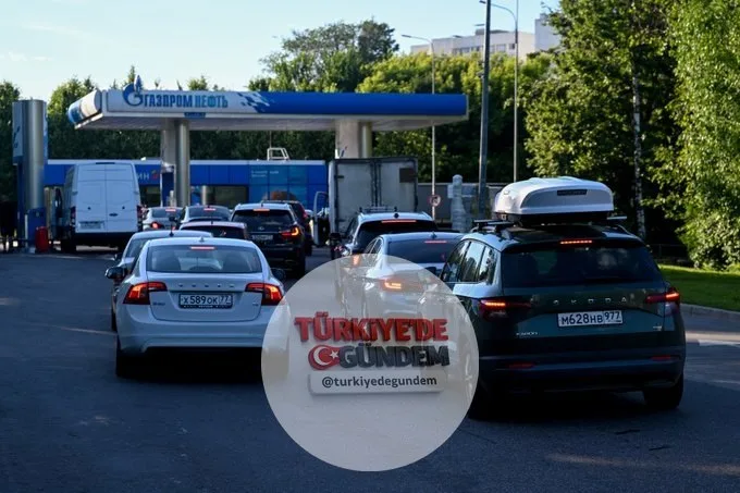 Rusya'da bazı bölgelerde akaryakıt satışına litre sınırı ve kısıtlamalar uygulanıyor. Akaryakıt satışına yönelik tam veya kısmi kısıtlama uygulanan bölge sayısı 16'ya yükseldi. Kısıtlamalar Rusya'nın batısından Sibirya ve Uzak Doğu bölgelerine kadar