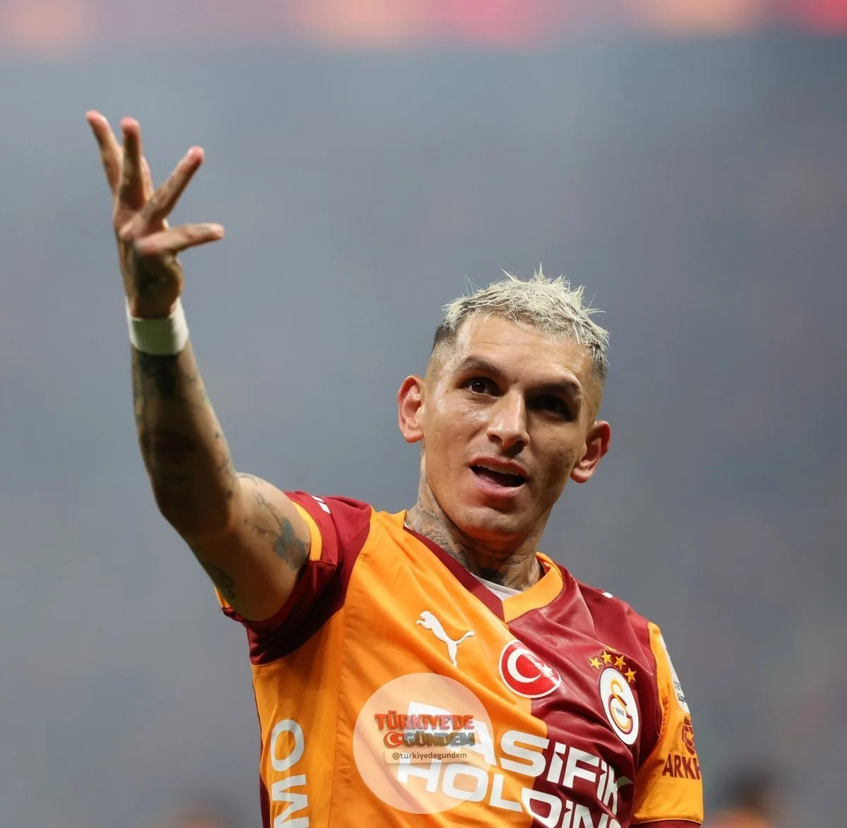 Lucas Torreira: "Galatasaray-Fenerbahçe derbisi, kariyerimde oynadığım en ateşli derbi. Bu tür maçlarda oynamayı gerçekten seviyorum. Hatta rakip taraftarların bana küfür etmesinden bile keyif alıyorum." (Terapia Picante)