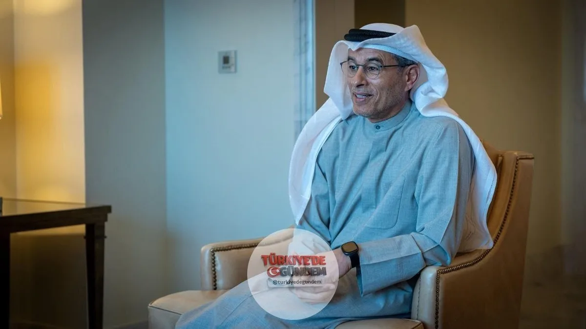 SON DAKİKA: Suriye Dışişleri Bakanı Esad Şebani, Bayındırlık ve İskan Bakanı Mustafa Abdürrezzak ve Emirlikli iş insanı Muhammed Alabbar, yatırım fırsatlarını ve ekonomik iş birliğini görüşmek üzere Abu Dabi'de bir araya geldi. Görüşmelerde, Suriye'n