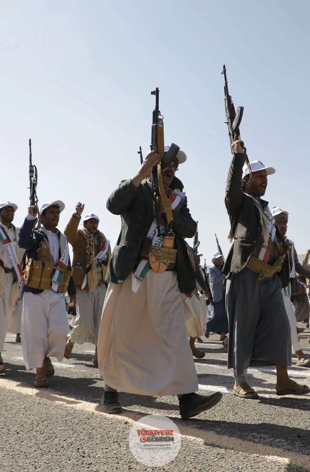 SON DAKİKA: Yemen'deki Husiler, Somaliland üzerinden Doğu Afrika genelindeki İsrail askeri ve istihbarat varlığını vuracaklarını açıkladı. Yemen, İsrail'in Doğu Afrika'nın en büyük ticaret yollarını ve doğal kaynaklarını ele geçirmek amacıyla Somalil