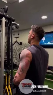 Futbolu bırakıp vücut geliştirmeye başlayan Mesut Özil'in son hali: