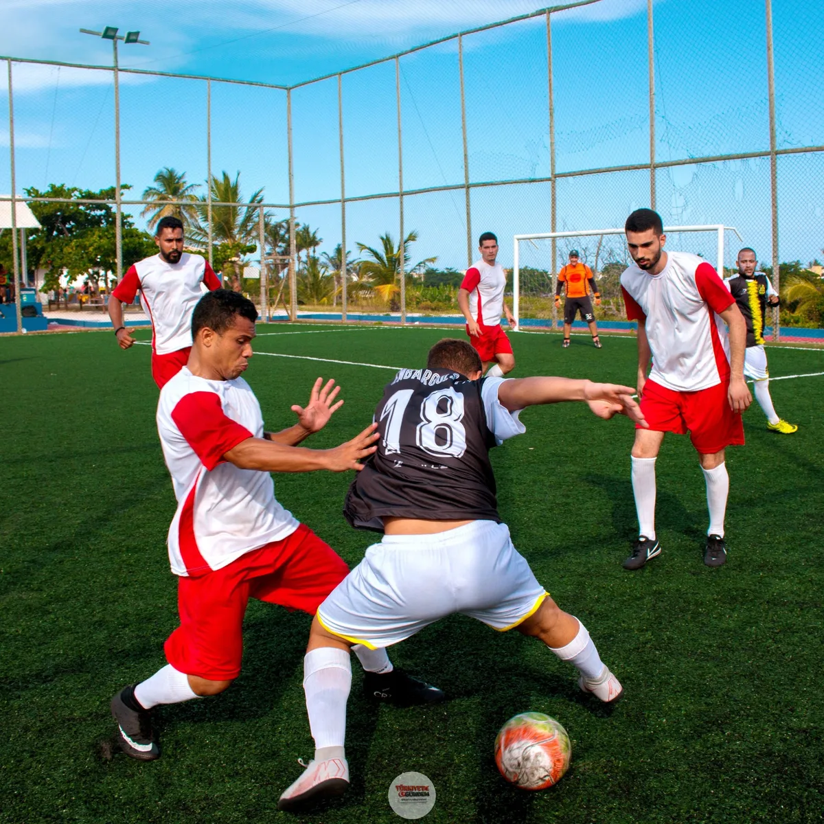 Türkiye'de futbol oynayanların sayısı azalırken, voleybol oynayanların sayısı artış gösterdi. 2015 ile 2025 yılları arasında futbol oynayanların oranı yüzde 5,2'den yüzde 4,1'e gerilerken, voleybol oynayanların oranı yüzde 0,9'dan yüzde 1,4'e yükseld