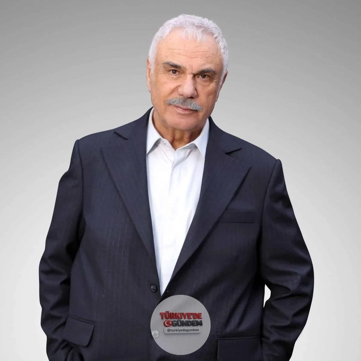 Halil Ergün: Evimde beş tane Mustafa Kemal portresi var. Ben Mustafa Kemal Atatürk’ün kim olduğunu ve neler yaptığını çok iyi bilenlerdenim. Cumhuriyet kurulduğunda benim ailem de o gemideydi. Atatürkçülük kavramı kullanılarak ne kirli işler yapıldığ