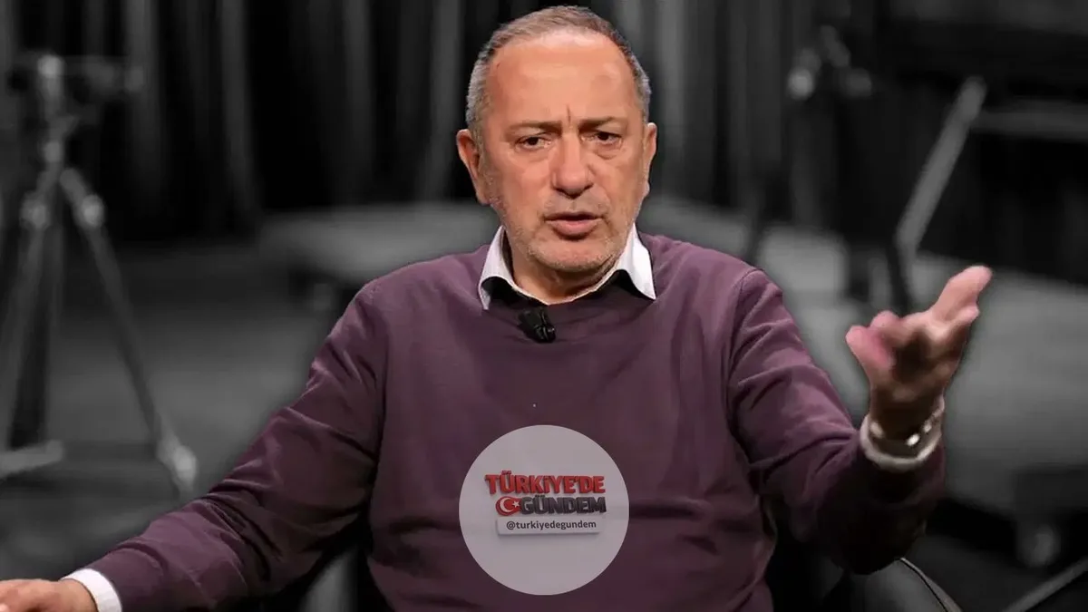 1-) 💻 Fatih Altaylı: “Dünden beri sosyal medya stand-up komedyeni Deniz Göktaş’ı konuşuyor. YouTube’a yüklediği son gösterisini izledim. Yaklaşık 20 dakika boyunca benimle, programlarımla ve Celal ile dalga geçiyor, hatta merhum İlber Hoca’ya bile öl