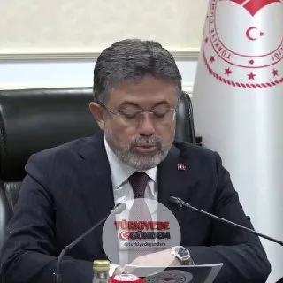 Tarım ve Orman Bakanı İbrahim Yumaklı, bitki koruma ürünlerinde "B-Reçete Sistemi"nin 1 Temmuz itibarıyla ülke genelinde uygulamaya konulacağını duyurdu: "Üreticilerimizin, sistemlerimizde kayıtlı tarımsal alan ve ürüne göre Bakanlığımızca onaylı, bi