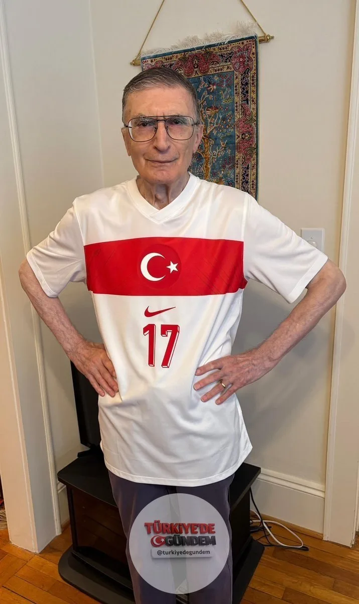 Aziz Sancar: "A Milli Futbol Takımımızla gurur duyuyoruz."