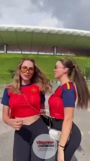 Meksika'da oynanan maçı tribünlerden takip eden taraftarlar, "Set Me Free" akımını videoya çekerek İspanya'ya destek verdi.