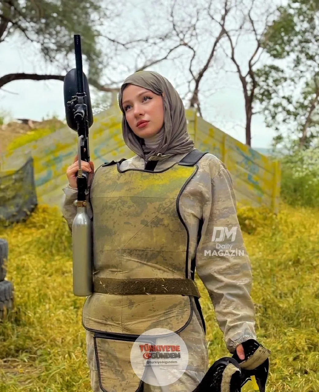 Sadece abonelerine özel içerikler üretmeye devam eden Fatma Soydaş, paintball sahasından yaptığı paylaşımda, "Asker olsaydım..." ifadelerini kullandı.