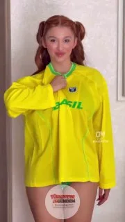 İçerik üreticisi Larissa, 2026 Dünya Kupası'nda Brezilya'ya destek vermek için özel bir kombin hazırladı.
