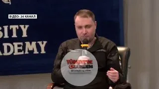 Ukrayna Askeri İstihbarat Başkanı Kirilo Budanov: Rusya'nın Ukrayna içindeki ajan devşirme faaliyetleri ideolojik değil, neredeyse tamamen ekonomik nedenlere dayanıyor. Bu kişilere "300 dolarlık insanlar" diyoruz. Standart devşirme ücreti 300 dolar.
