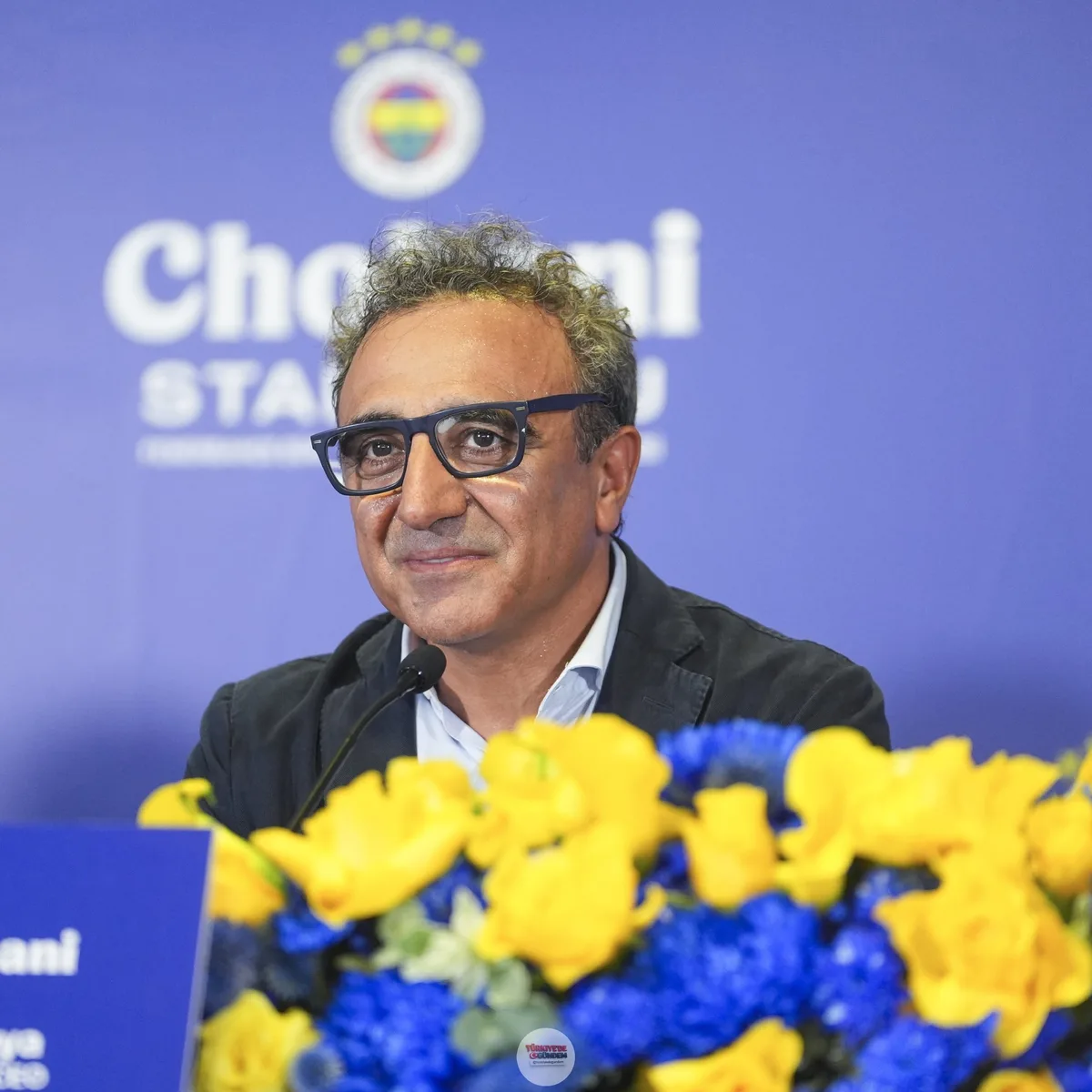 Hamdi Ulukaya: İstanbul'a gittiğimde Chobani Stadyumu'na gidip Aziz başkanı ve yönetimi ziyaret edeceğim. Biz Fenerbahçe'nin sponsoruyuz. Ben bir taraftarım ve Fenerbahçe kimi seçerse biz onu destekleriz. Bizim Fenerbahçe'ye desteğimiz koşulsuz. Güze
