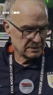 Marcelo Bielsa, röportaj için bekleyen muhabire küme düşme öfkesini kustu.