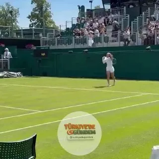 Milli tenisçi Zeynep Sönmez, Serena Williams ile antrenman yaptı.