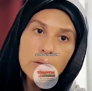 Bir sosyal medya kullanıcısı, "Same actress btw..." akımını Evrim Alasya'ya uyarlayarak oyuncunun "Kırmızı Oda" ve "Kızılcık Şerbeti" dizilerindeki karakterlerini kıyasladı.