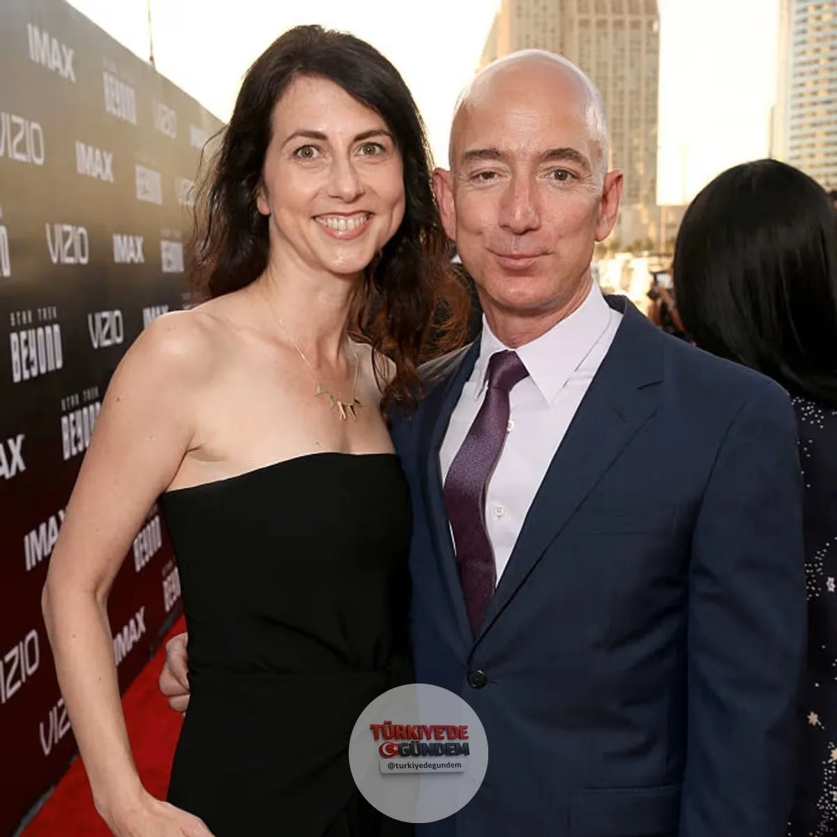 Jeff Bezos'un eski eşi MacKenzie Scott, bugüne kadar hayır kurumlarına yaptığı 26,3 milyar doları aşkın bağışla tarihin en büyük bireysel hayırseverlerinden biri haline geldi.