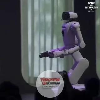LG, CES 2026 kapsamında robotların günlük ev işlerini üstlendiği "Sıfır Emekli Ev" vizyonunun bir parçası olan LG Cloid ev robotunu tanıttı. Yemek pişirme ve çamaşır yıkama gibi konularda yardımcı olabilen robot, LG ThinQ aracılığıyla akıllı ev cihaz