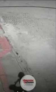 Brezilya'da, annesi tarafından bir partiye gitmek üzere terk edilen 1 yaşındaki bir kız çocuğu, kaldırımda sürünürken bulundu.