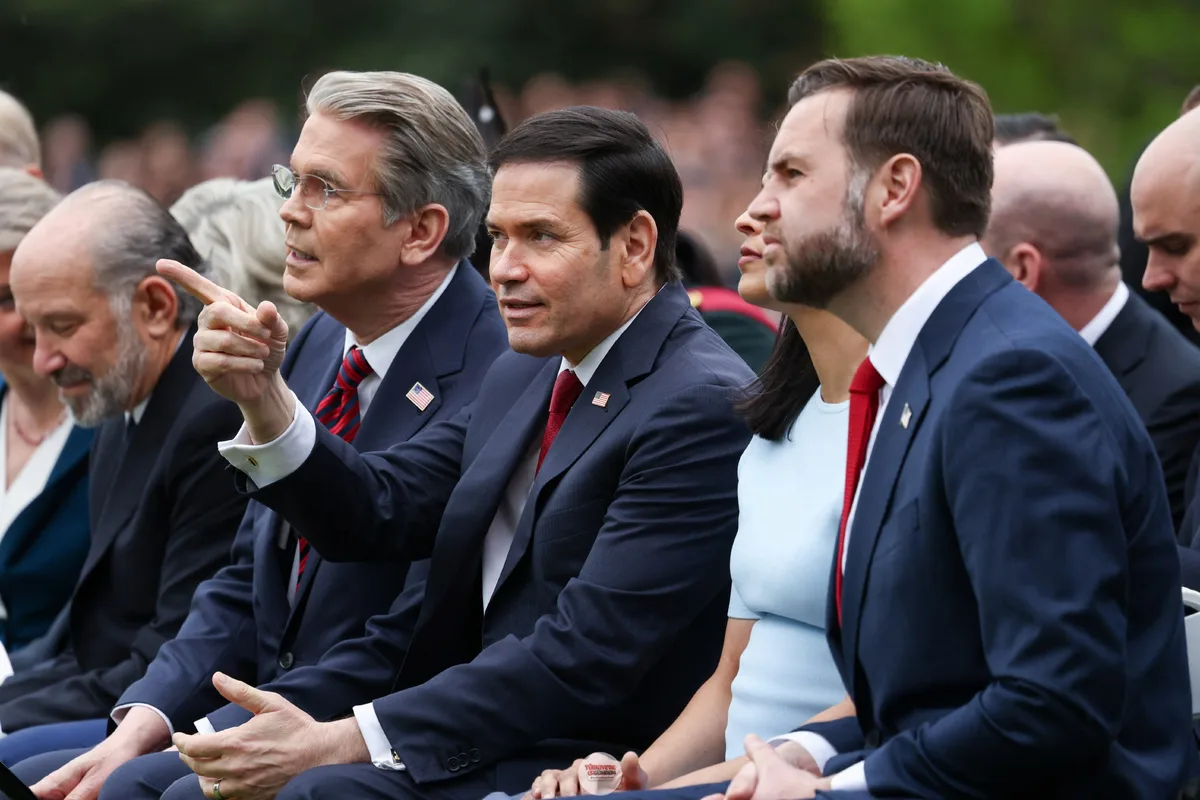 Trump yönetiminde İsrail ve İran konusunda görüş ayrılıkları baş gösteriyor. Marco Rubio ile JD Vance arasındaki farklılıkları değerlendiren Reuters Dünya Haberleri podcast'inde @G_Slattery'yi dinleyin: