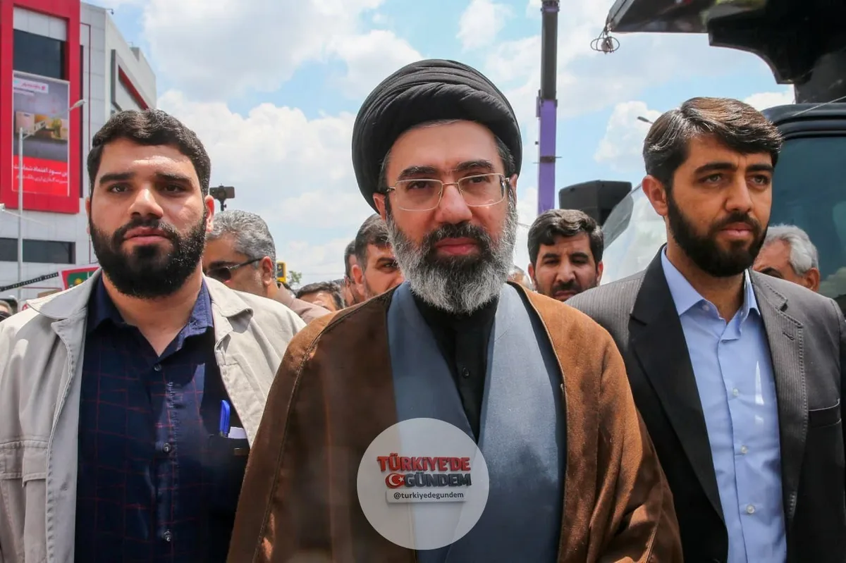 SON DAKİKA: İran güvenlik kurumlarının, ABD ve İsrail saldırılarında hayatını kaybeden Ayetullah Ali Hamaney için düzenlenen cenaze törenlerine dini lider Mücteba Hamaney'in katılmasına izin vermediği öne sürüldü.
