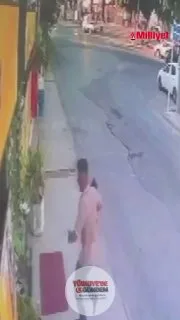 Muğla'nın Bodrum ilçesinde, alkollü olduğu iddia edilen bir şahıs, gönül ilişkisi yaşadığı kadının çalıştığı iş yerine tüfekle ateş açtı.