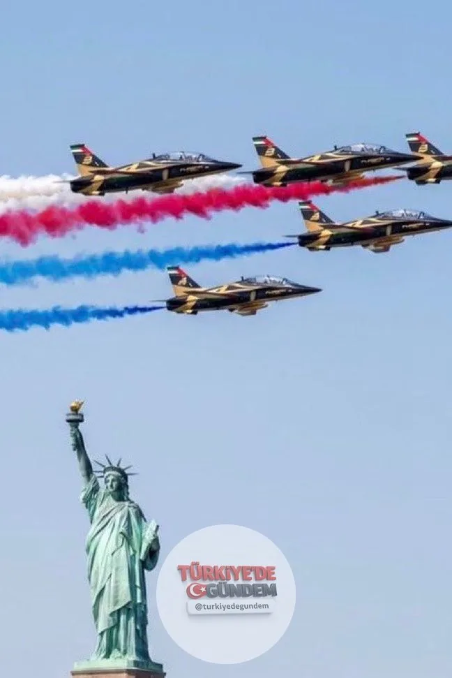 SON DAKİKA: BAE Hava Kuvvetleri akrobasi timi Fursan Al Emarat, New York Jones Beach'te düzenlenen ABD'nin 250. Bağımsızlık Günü hava gösterilerinde sahne aldı. Emirlik pilotlarının, havacılık, füze teknolojileri ve önleme sistemlerinde kullanılan Am
