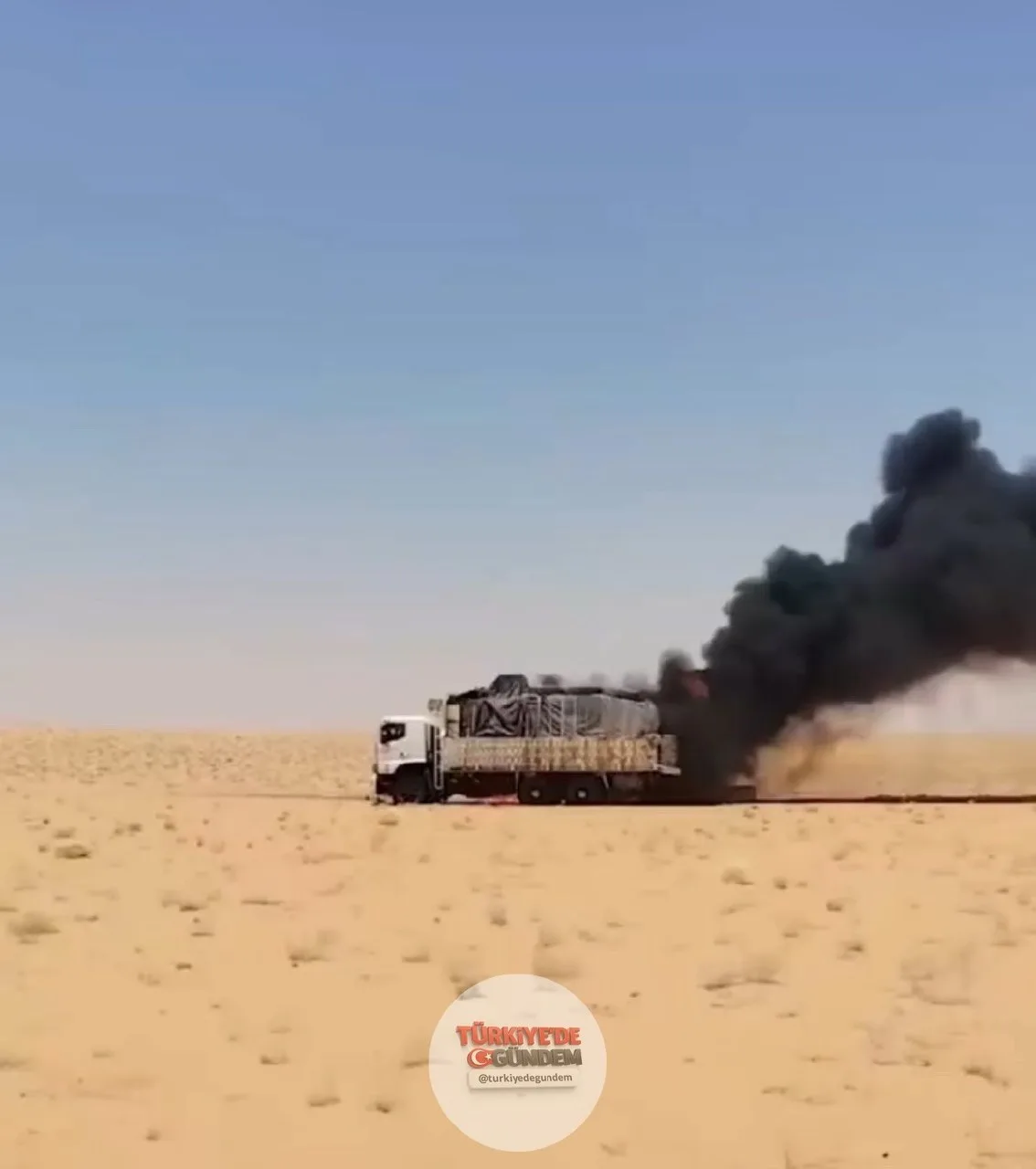 SON DAKİKA: Libya'nın güneydoğusundan Sudan topraklarına giriş yapan ve BAE-İsrail destekli HDK örgütüne mühimmat taşıyan bir konvoy, kimliği belirsiz bir insansız hava aracından ateşlenen füzelerle imha edildi.