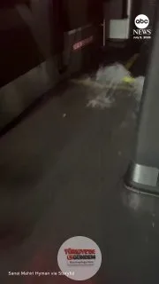 Philadelphia yakınlarında hafta sonu otobüsle seyahat eden yolcular, araç kapılarından içeri dolan yağmur suyu nedeniyle ayaklarını yukarı kaldırmak zorunda kaldı.