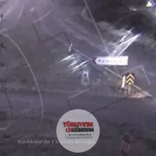 Kırıkkale'de 1 kişinin hayatını kaybettiği, 40 kişinin ise yaralandığı feci otobüs kazasının devrilme anı, KGYS kameralarına saniye saniye yansıdı. Tekirdağ'dan Kayseri'ye seyir halinde olan Süha Turizm'e ait yolcu otobüsü, Kırıkkale'nin Karakeçili i